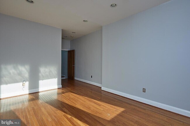 Building Photo - 964 Florida Ave NW