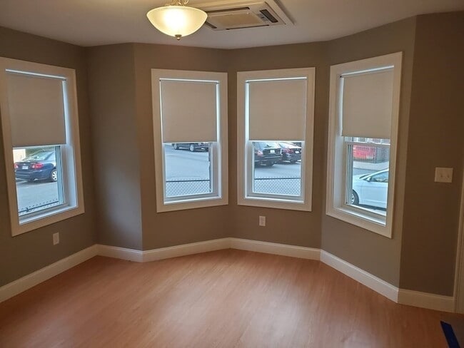 Building Photo - 110 Lucerne St