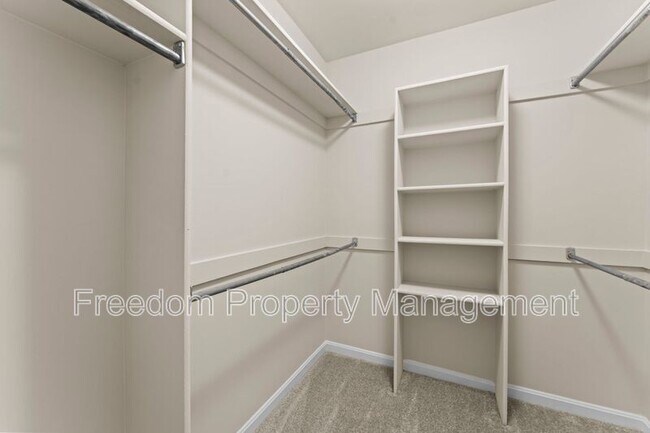 Building Photo - 8644 Sanderling Dr