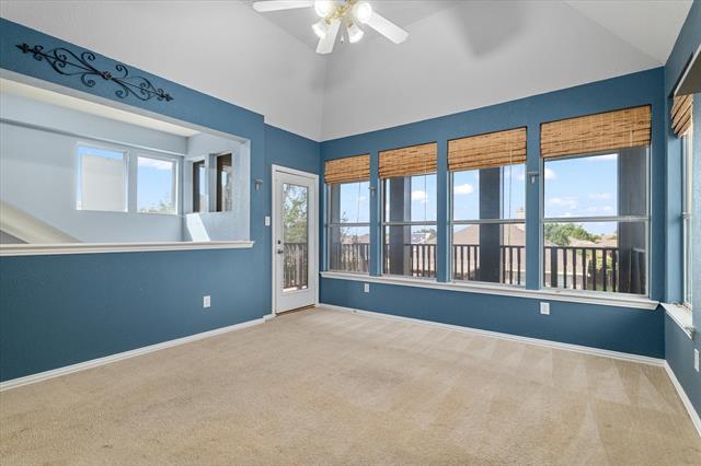 Building Photo - 931 W Cedar St