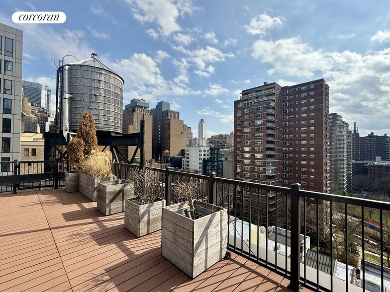Building Photo - 308 W 30th St