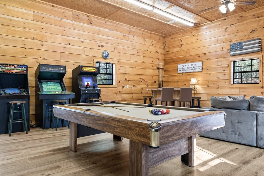 Building Photo - 224 Dogwood Dr