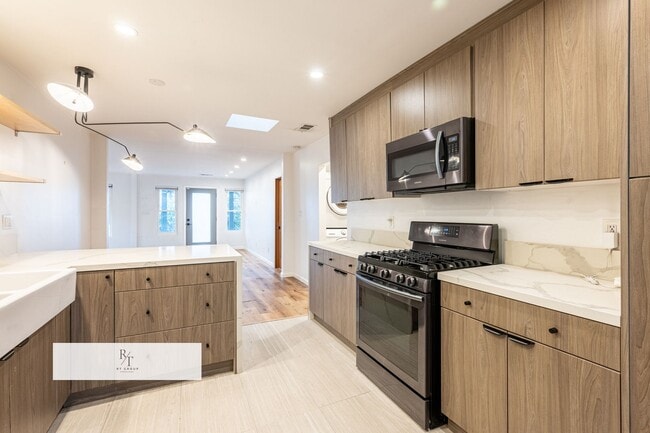 Building Photo - Limited-Time Special: $1,000 off the first month’s rent! Spacious 4-Bed, 3-Bath Home in Los Angel...