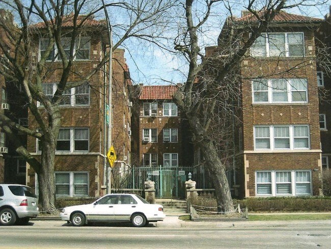Primary Photo - Sheridan Shores Apartments