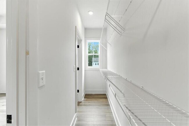 Building Photo - 170 Color Cir