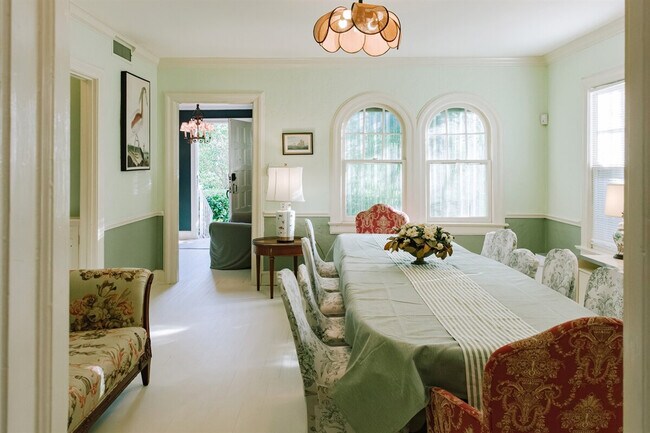 Building Photo - 519 28th St