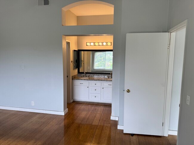 Building Photo - 30902 Club House Dr