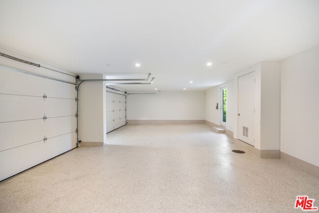 Building Photo - 2189 Summitridge Dr