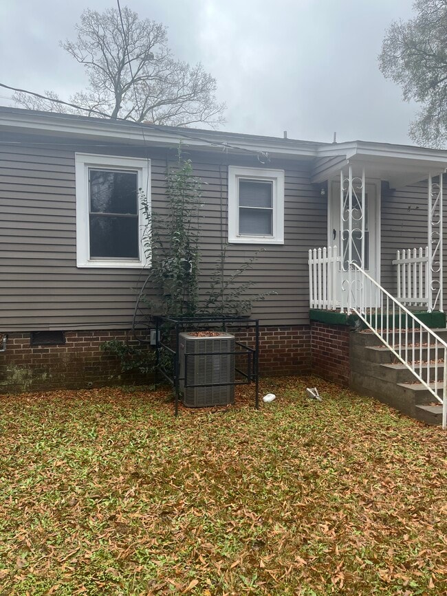 Building Photo - 1210 Dooley St