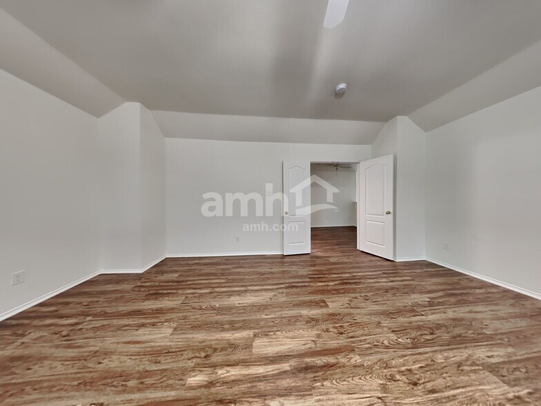 Building Photo - 7017 Chaucer Dr