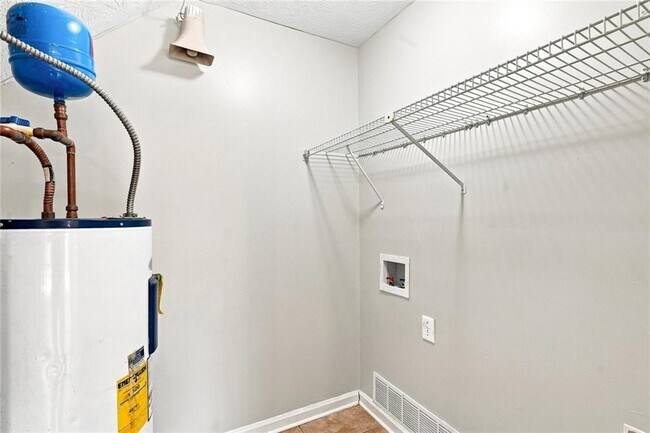 Building Photo - 5557 Clover Rise Ln