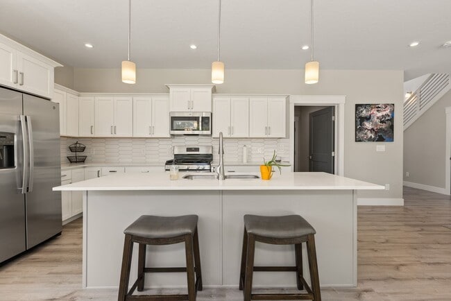 Building Photo - PROMO*** $1000 Off 1st Month of Rent -Beau...
