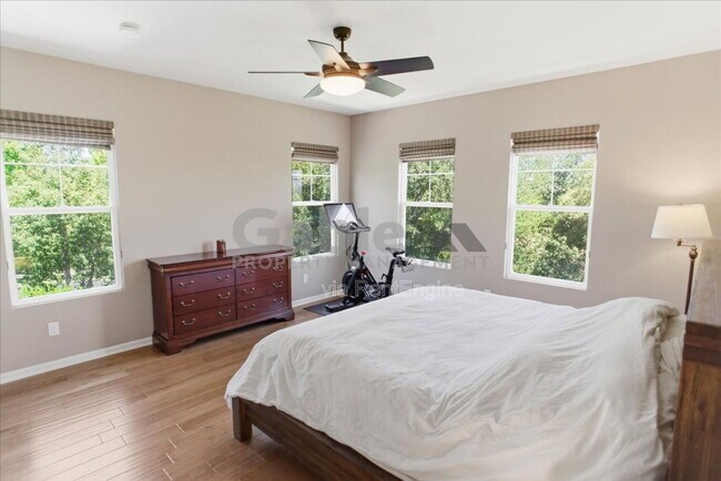 Building Photo - 26882 Greenleaf Ct