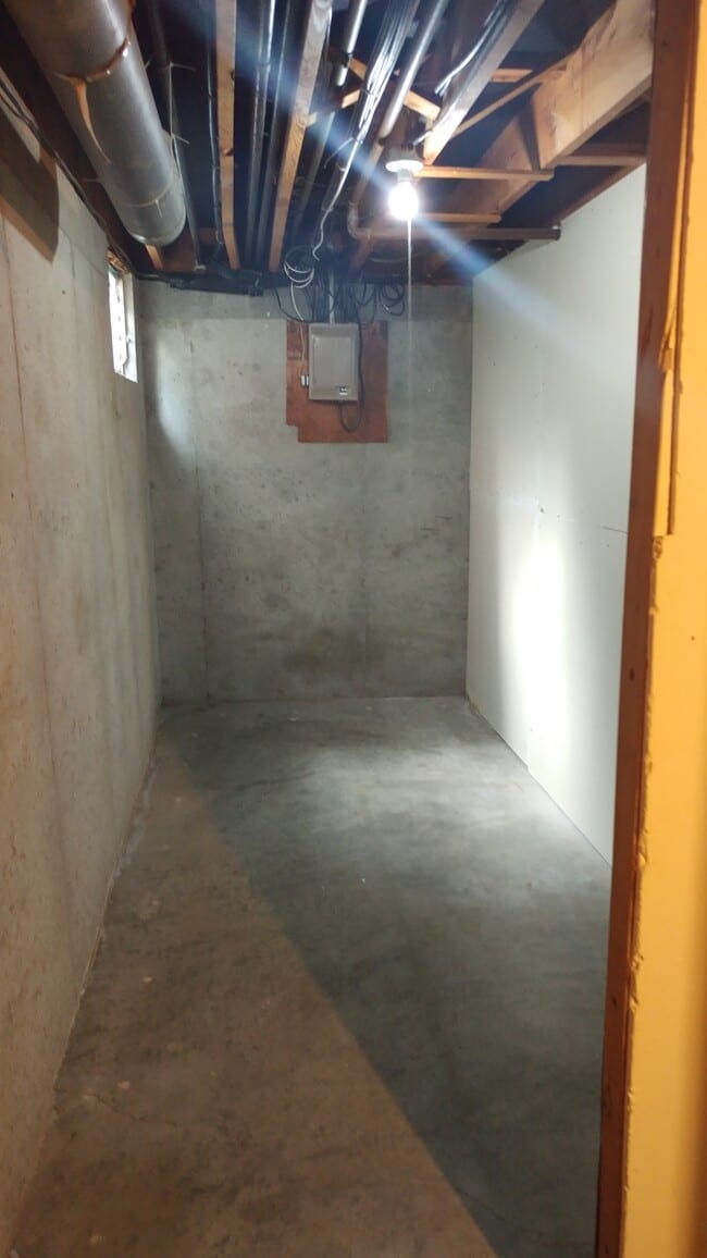 Building Photo - 8516 W 85th St