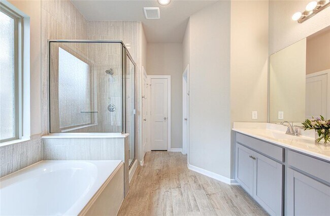 Building Photo - 6019 Bristlegrass Ln
