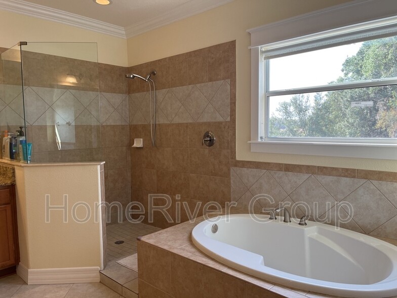 Building Photo - 10531 Mistflower Ln
