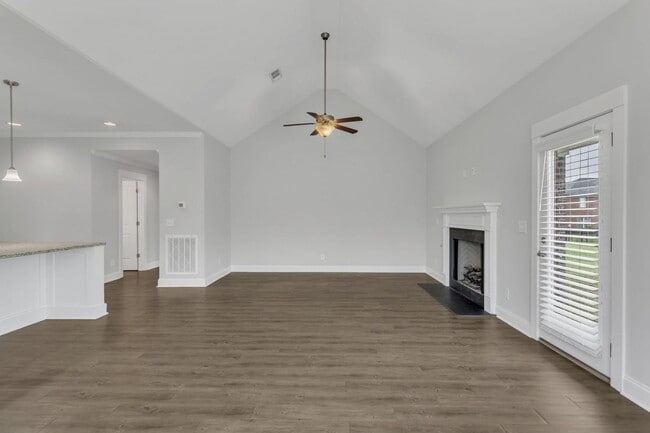 Building Photo - 4BR/3.5BA All-Brick Home Near Top Williams...