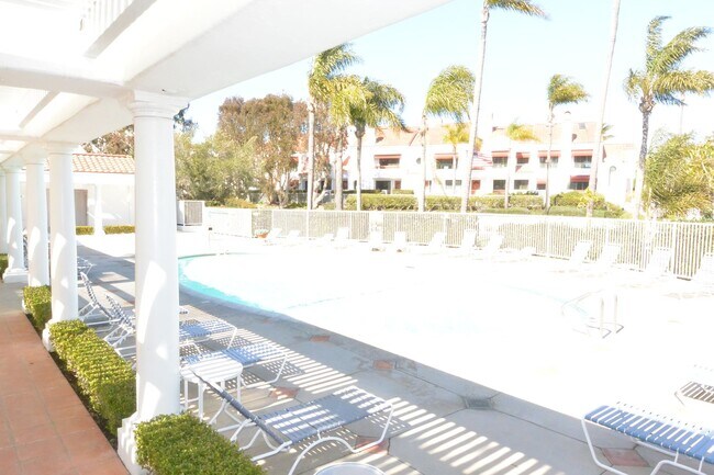 Building Photo - Beautiful Remodeled 2 Bed 2.5 Bath Condo in Pacific Ranch