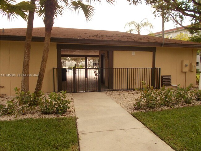 Building Photo - 1400 SW 124th Terrace