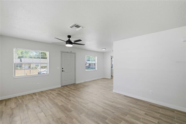 Building Photo - 712 NE 26th St