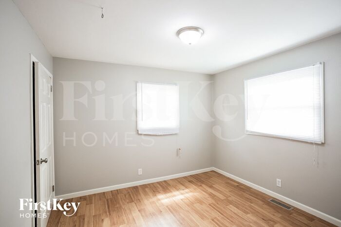 Building Photo - 10808 Ruckle St