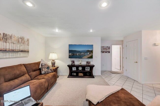 Building Photo - 11 Gilroy St