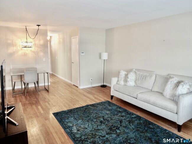 Building Photo - 245 Unquowa Rd