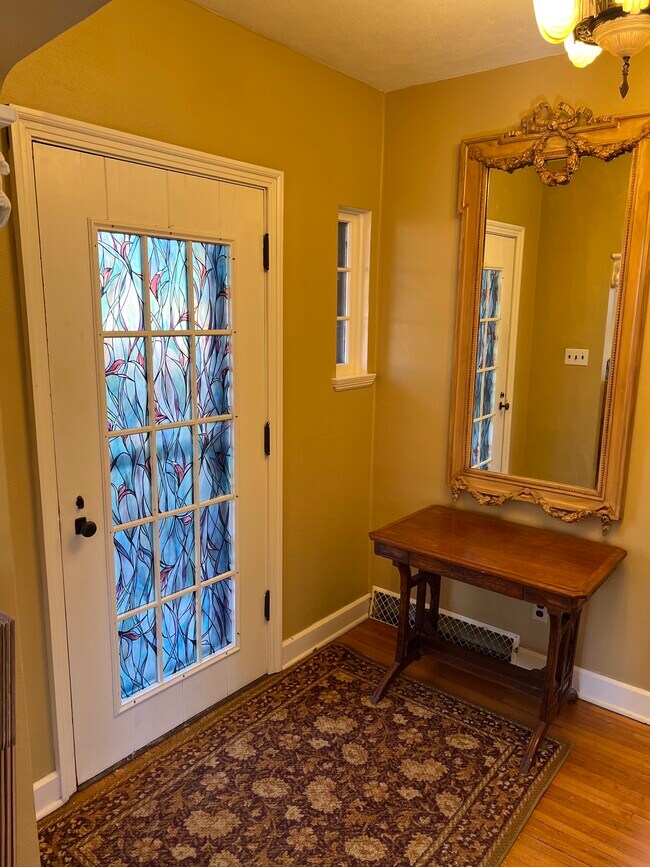 Entryway - 27 S Riverview Hts