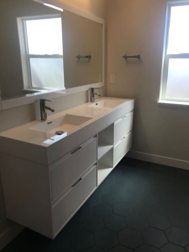 Building Photo - Temp 210