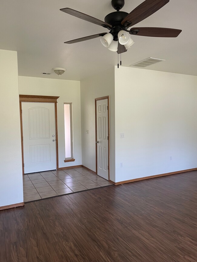 Building Photo - 813 N Harrison Ave