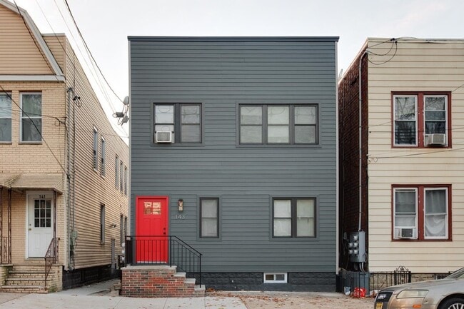Building Photo - 143 Nelson Ave