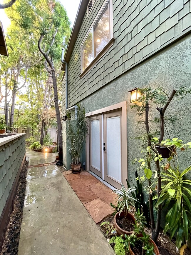 French door entrance to downstairs - 3869 McLaughlin Ave