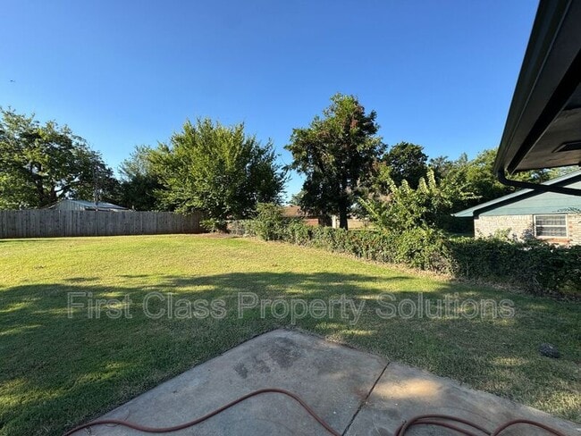 Building Photo - 3524 Hillside Dr