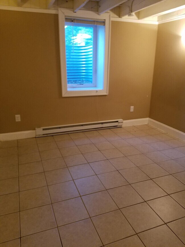 3rd Bedroom - 210 Warwick St SE