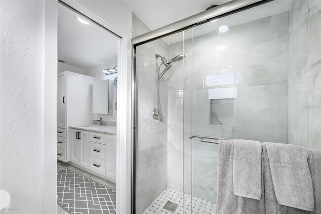 Building Photo - 149 Crescent Dr