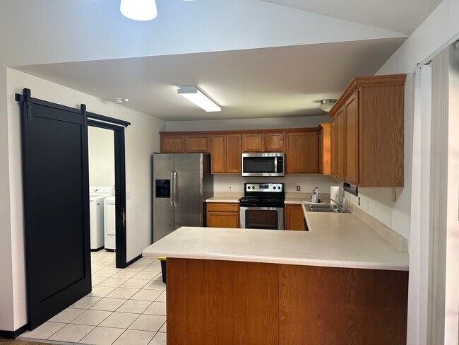 Building Photo - 647 S Hazelnut Ave