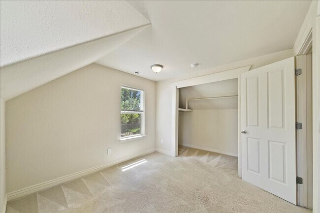 Building Photo - North End corner lot with garden and TONS ...