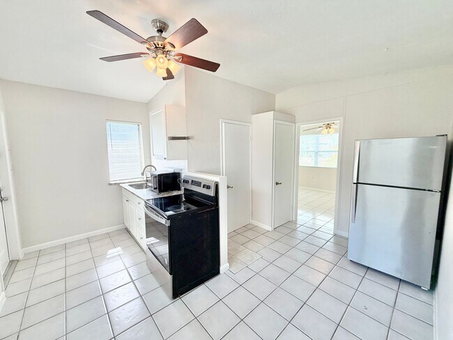 Building Photo - Roppo (561 SWB)