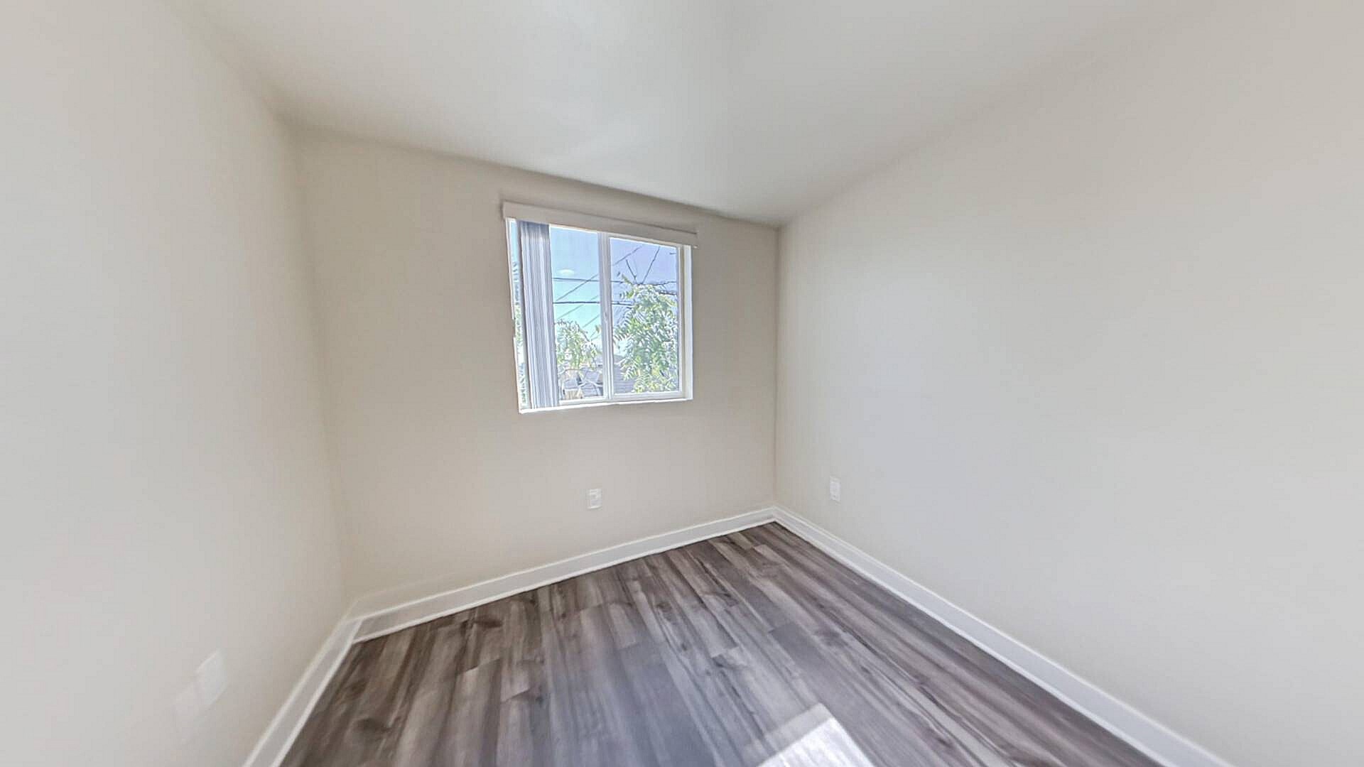 Building Photo - 630 1/2 W 79th St