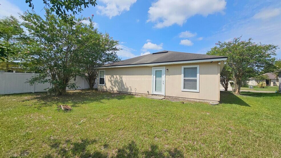 Building Photo - 9453 Thorn Glen Rd