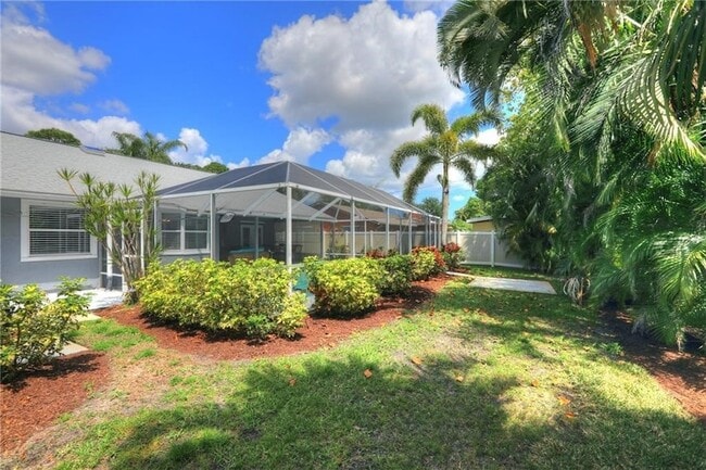 Building Photo - 562 Rolling Hill Dr