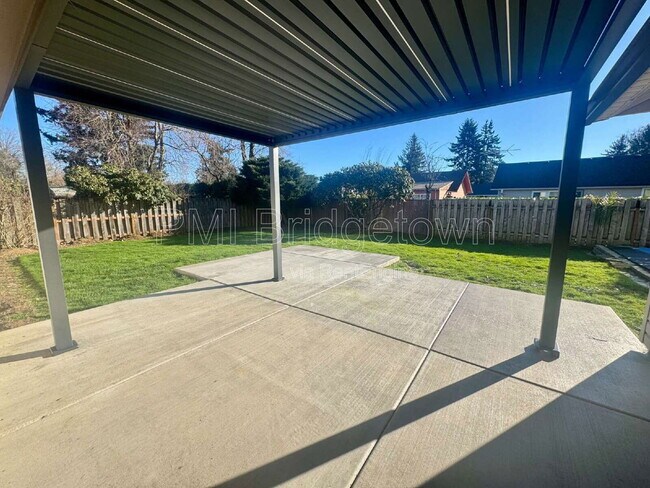 Building Photo - 670 NE 22nd St