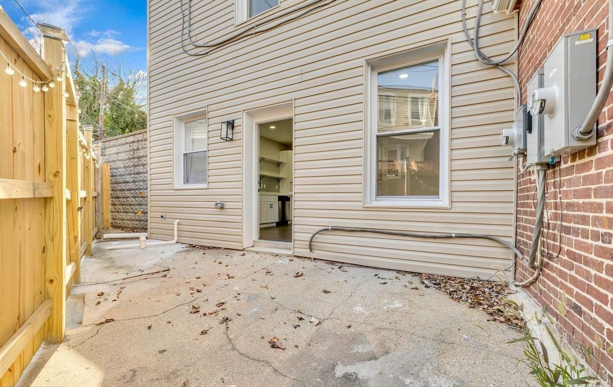 Building Photo - 2045 E 31st St