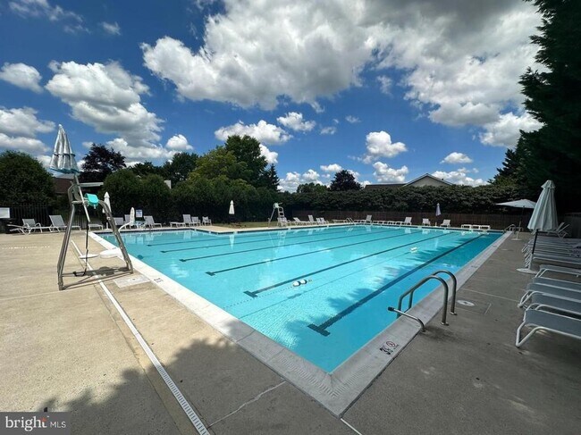 Building Photo - 1943 Harpers Ct