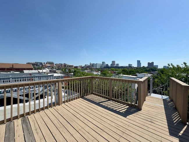 Building Photo - Beautiful 3Bed/2.5Bath Home in the City