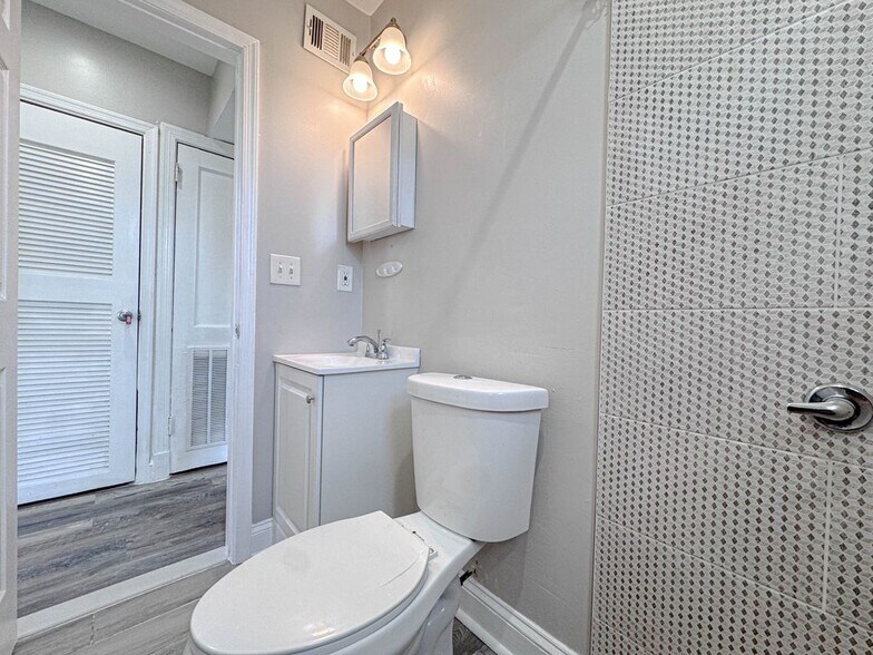 Building Photo - 4630 Hillside Rd SE