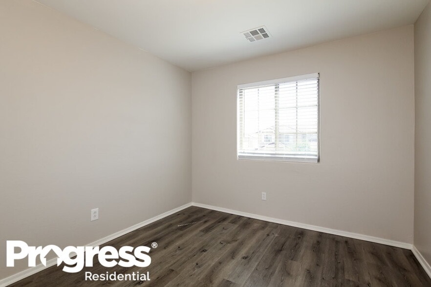 Building Photo - 15065 N 173rd Dr