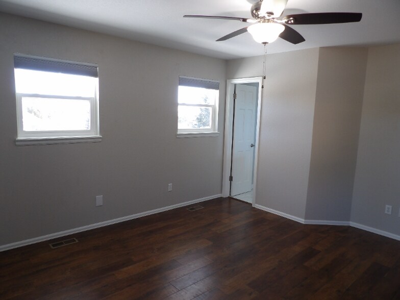 Building Photo - 2455 Stoneridge Dr