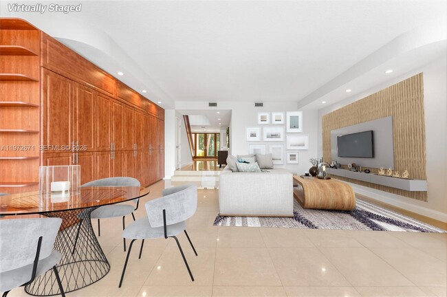 Building Photo - 5990 Paradise Point Dr