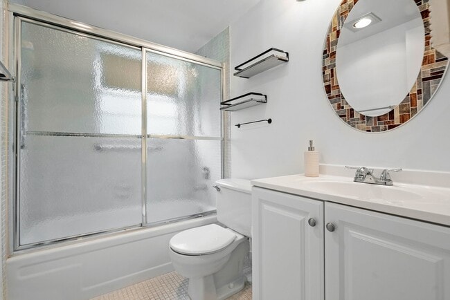 Building Photo - 290 Brighton G